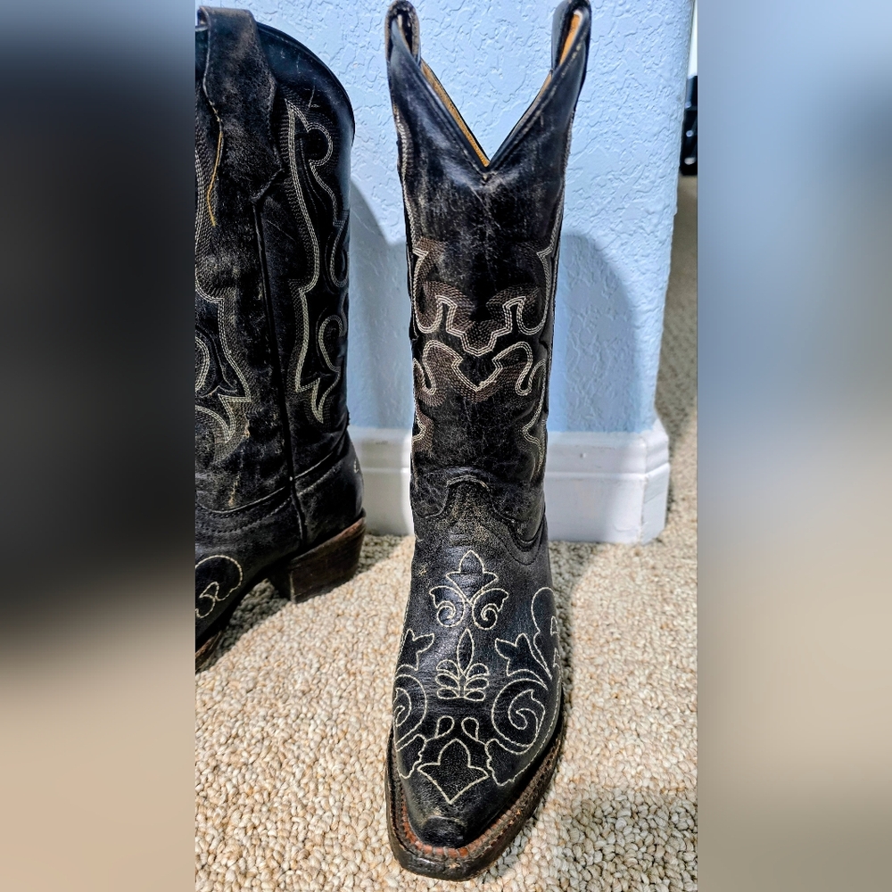 CORRAL Vintage Teens Distressed Black / Gray Leather Cowboy Boots in Size 2 - Picture 4 of 11